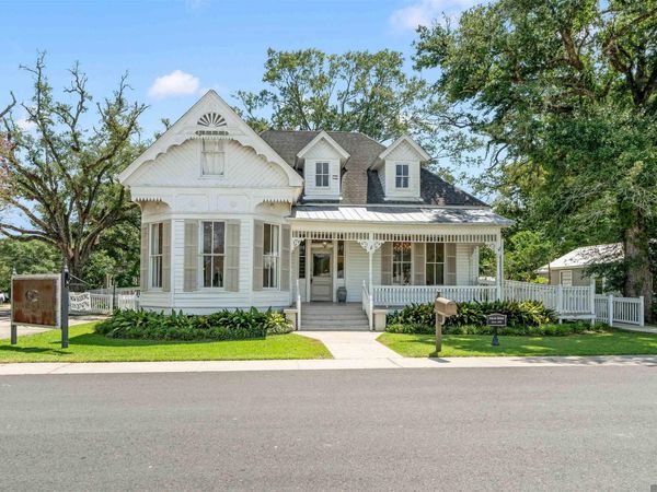 4642 Virginia St, Zachary, LA 70791