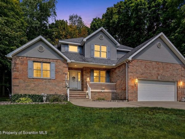 106 Nikelle Lane , Clarks Summit, PA 18411
