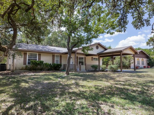 740 E Roitsch LN, La Grange, TX 78945