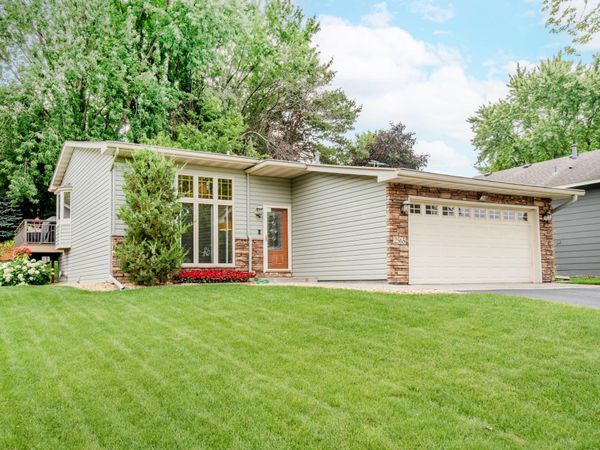 2565 Cochrane Drive , Woodbury, MN 55125