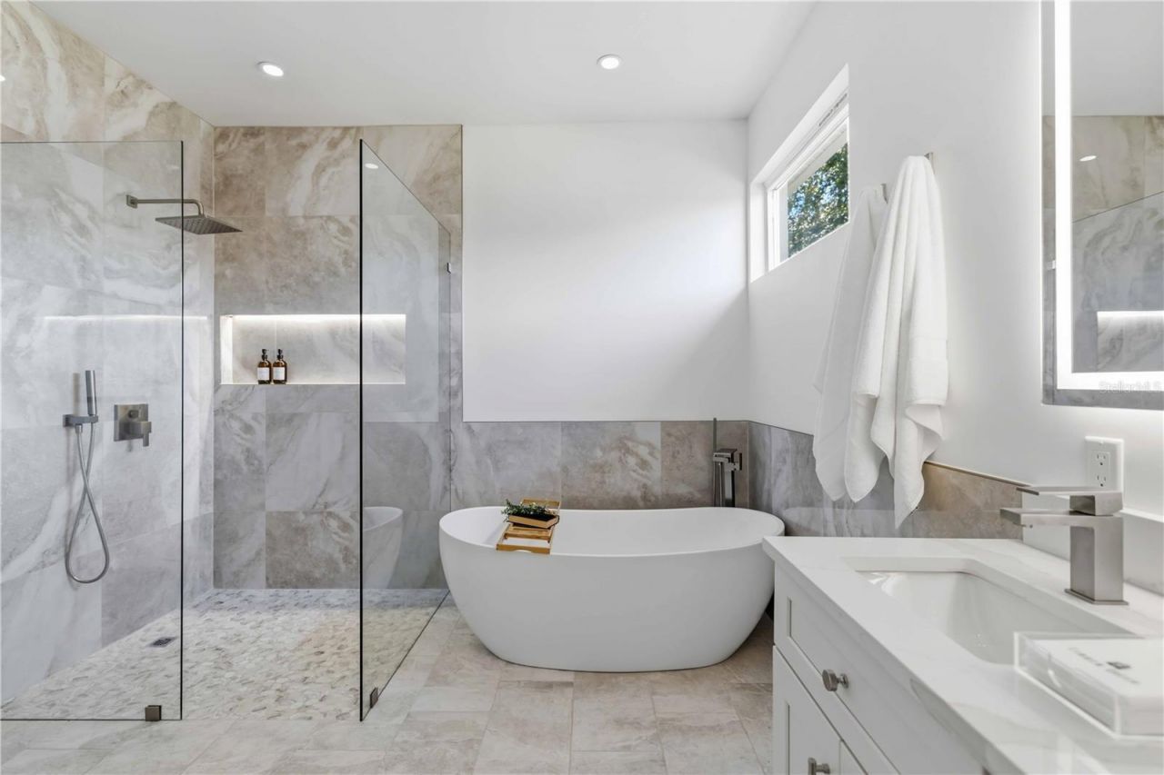 1354 Tearose Place, Sarasota, FL 34239 Photo