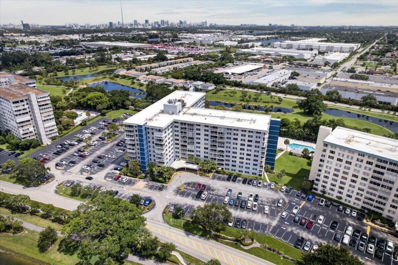 4200 Hillcrest Drive, Hollywood, FL 33021 Photo
