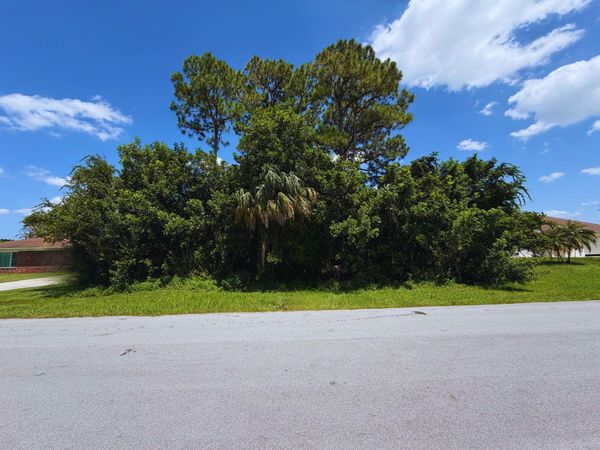 2871 SW LUCERNE Street, Port St. Lucie, FL 34953