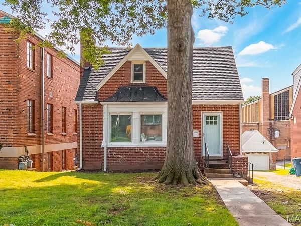 3808 Colonial Avenue, Northwoods, MO 63121