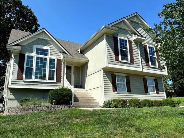 125 NW Whitlock Street, Lee's Summit, MO 64081