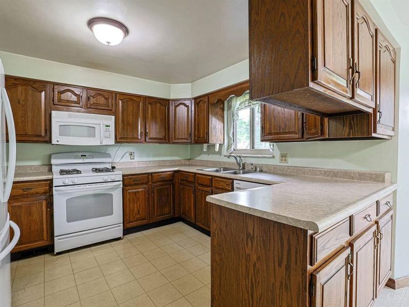 5522 Garrett Drive, Miami Township, OH 45150 Photo 8