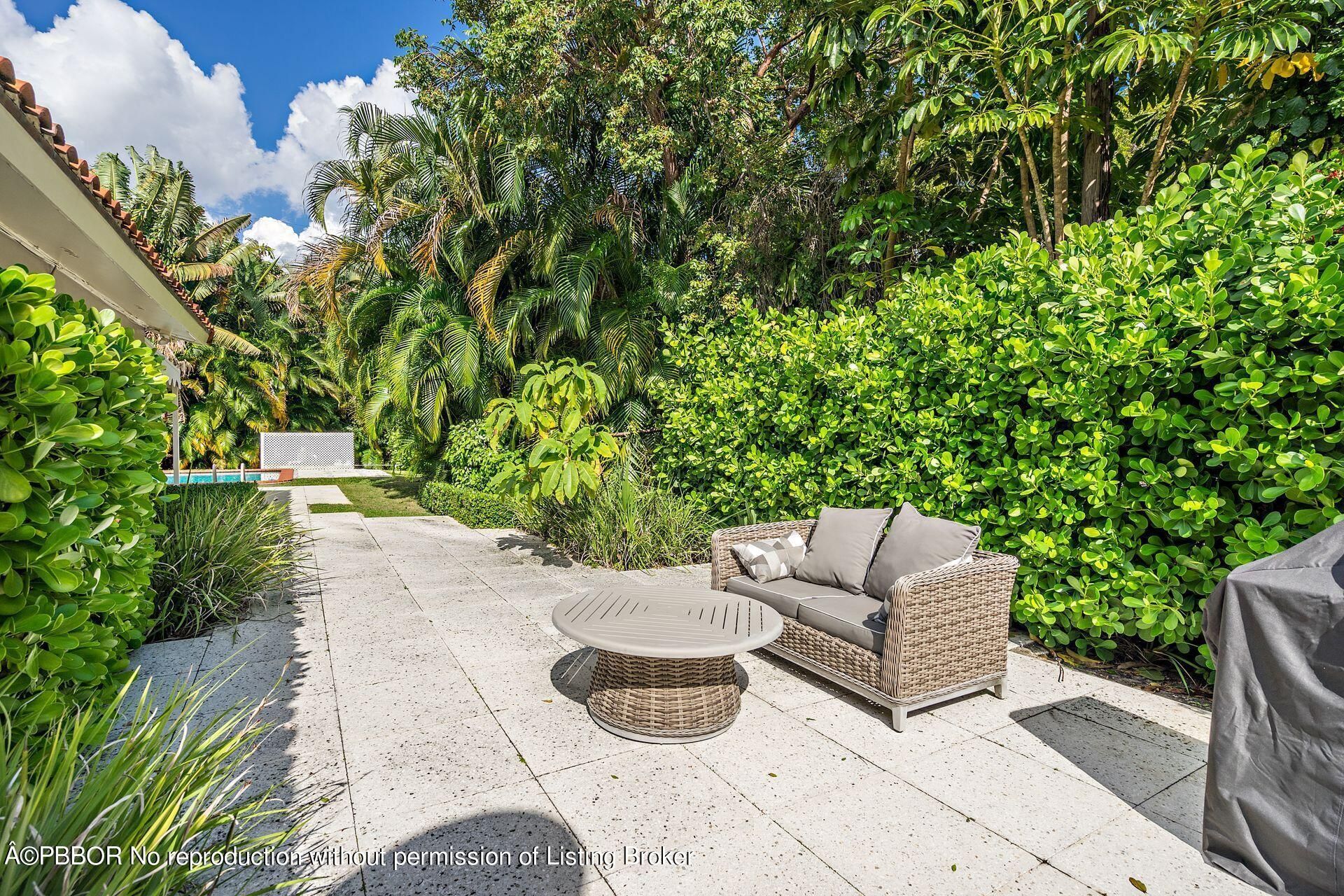 157 Worth Court N, West Palm Beach, FL 33405 Photo