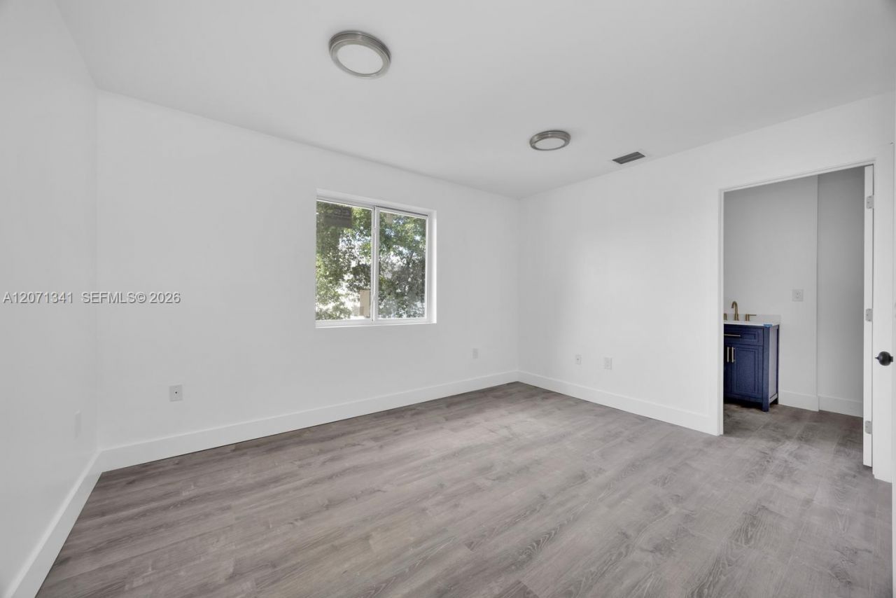 2770 NW 44 St , Miami, FL 33142 Photo