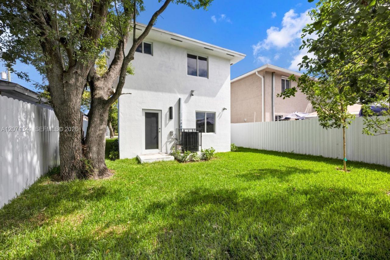 2770 NW 44 St , Miami, FL 33142 Photo
