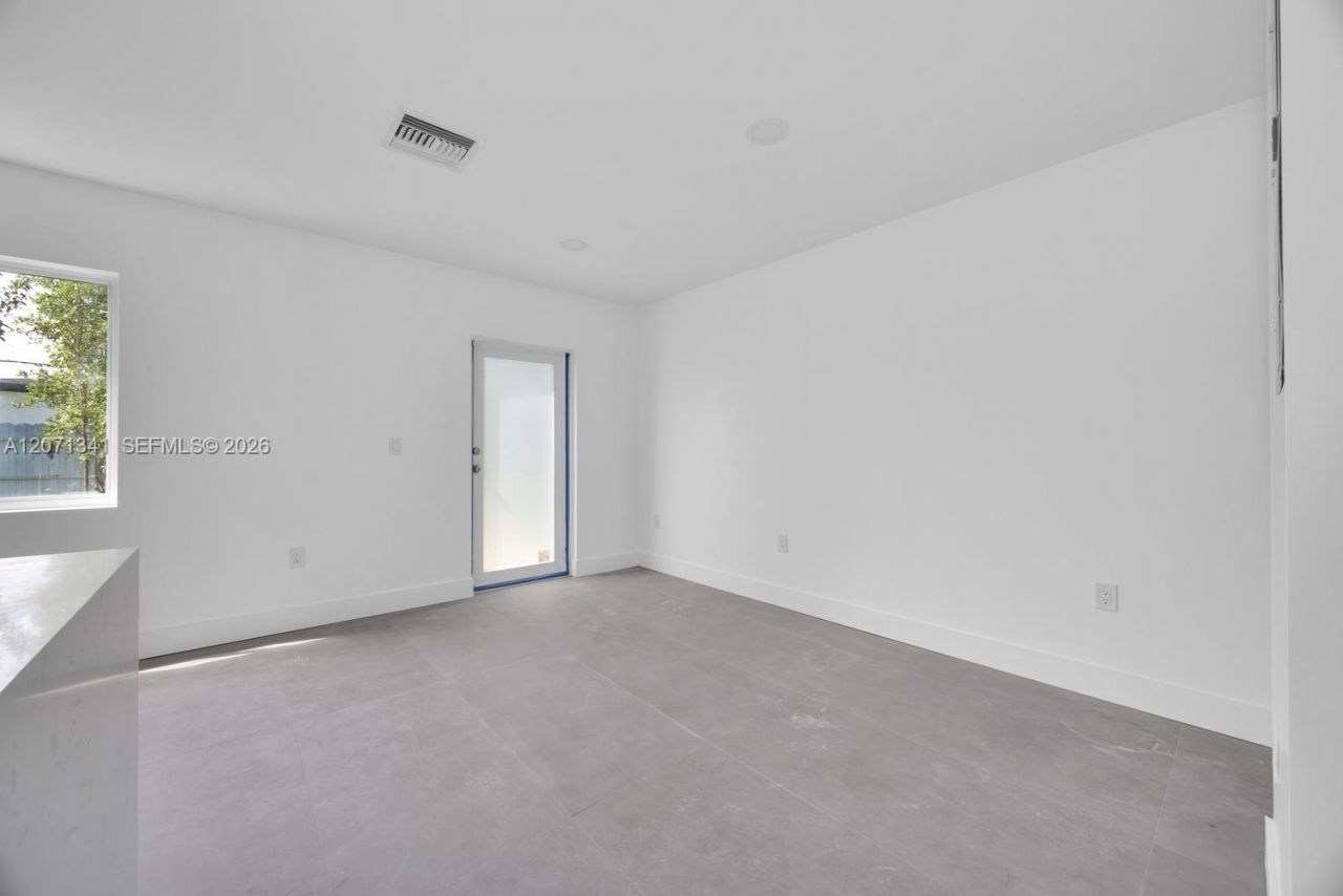 2770 NW 44 St , Miami, FL 33142 Photo