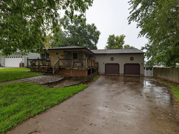 920 9th Avenue , Camanche, IA 52730
