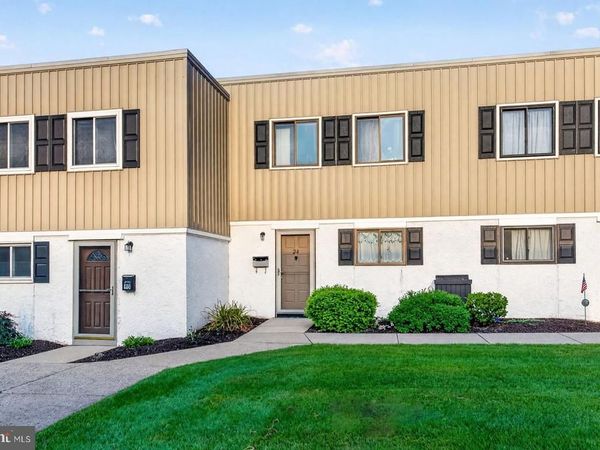 24 FORDS EDGE , ROYERSFORD, PA 19468
