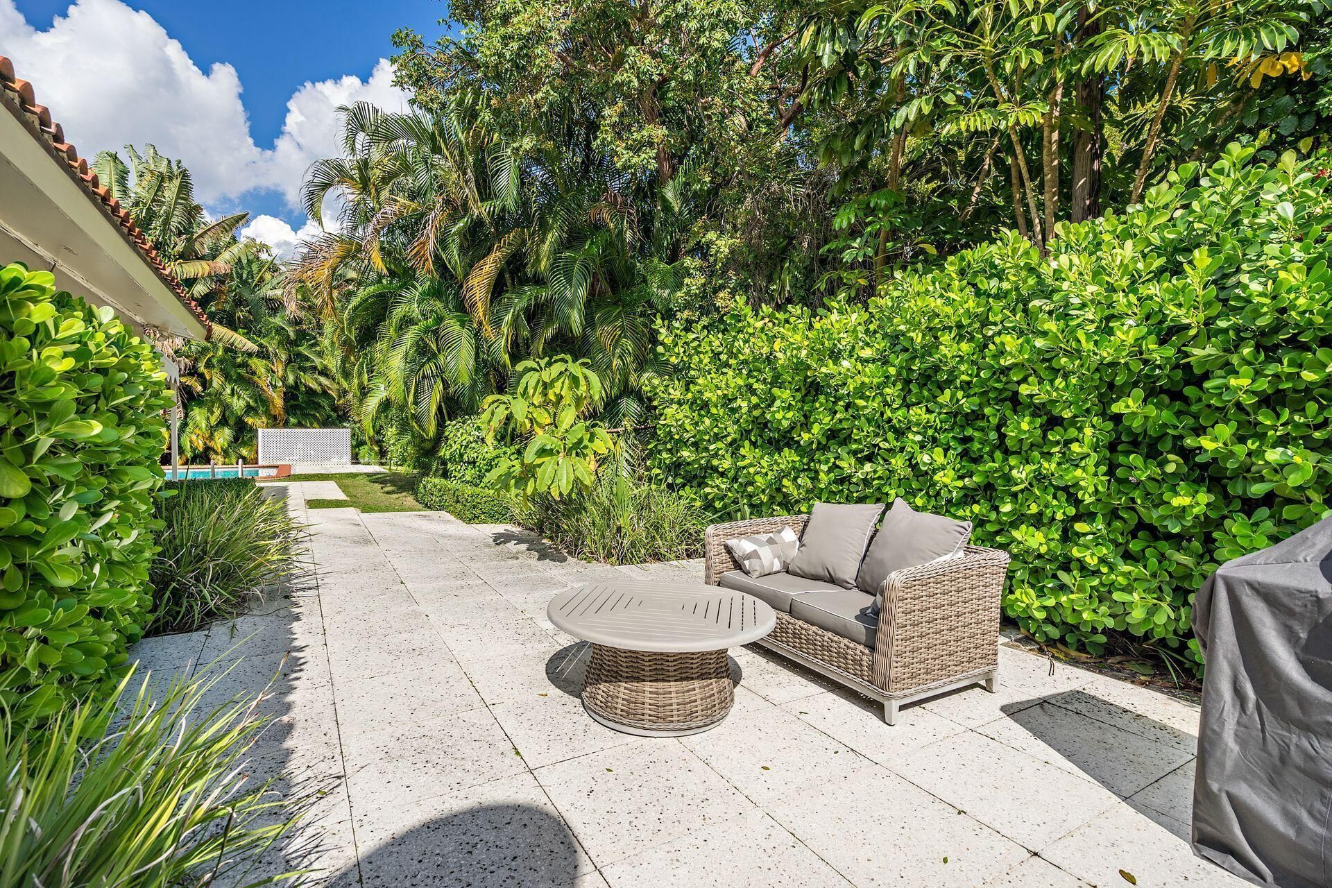157 Worth Court N, West Palm Beach, FL 33405 Photo