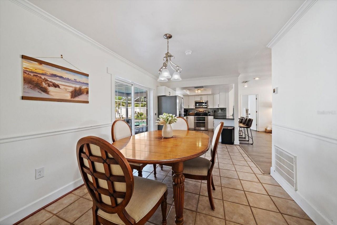 1211 Angela Maria Road, Sarasota, FL 34243 Photo