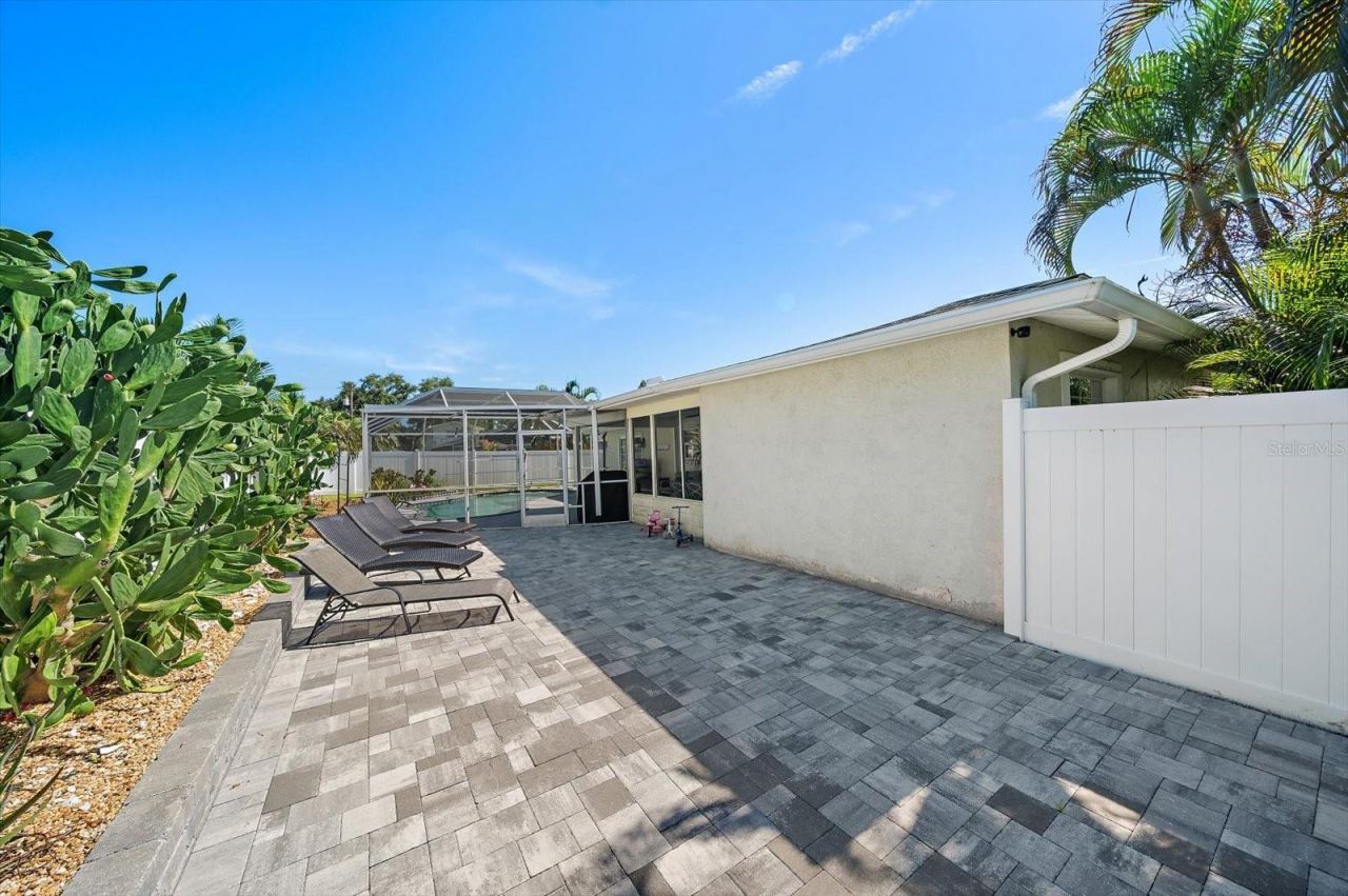 1211 Angela Maria Road, Sarasota, FL 34243 Photo