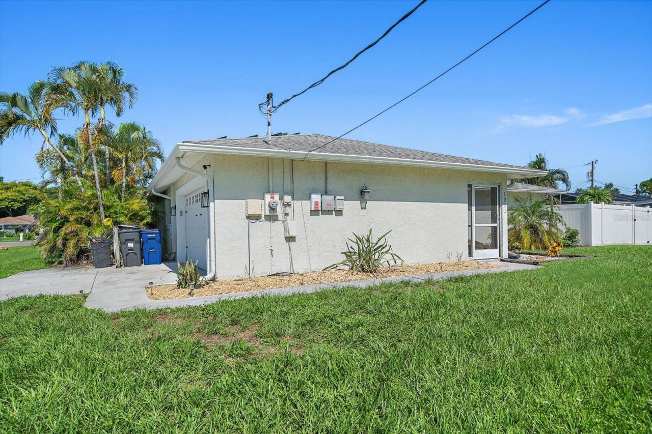 1211 Angela Maria Road, Sarasota, FL 34243 Photo