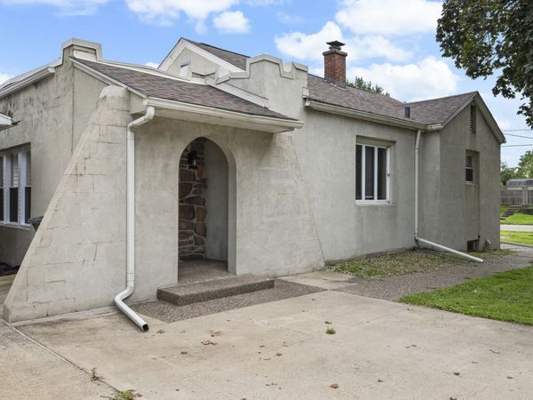 3801 22nd Avenue , Rock Island, IL 61201