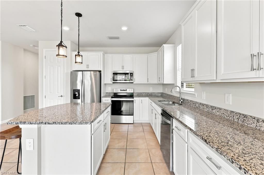 3721 E Hampton Cir, Alva, FL 33920 Photo