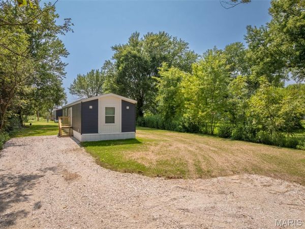 140 Prairie Street , Truxton, MO 63381