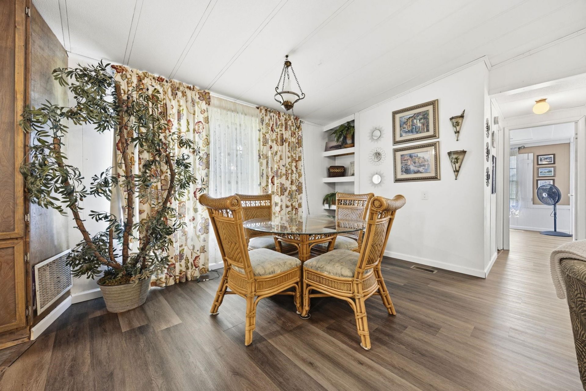 728 Garden Lake Dr. Photo 6