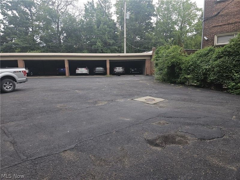 2545 Kenilworth Street, Unit 11, Cleveland Heights, OH 44106 Photo 2