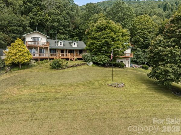 263 Pilgrims Lane, Burnsville, NC 28714