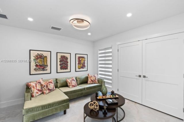 291 E Shore Dr E , Miami, FL 33133 Photo
