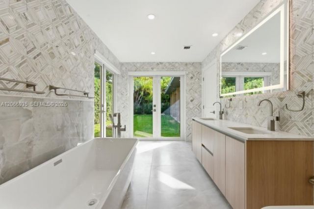 291 E Shore Dr E , Miami, FL 33133 Photo