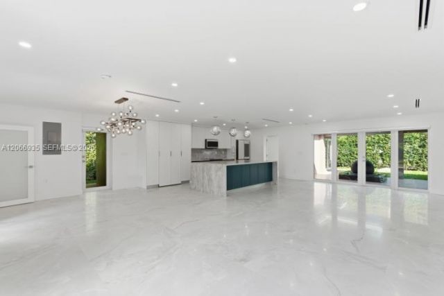 291 E Shore Dr E , Miami, FL 33133 Photo
