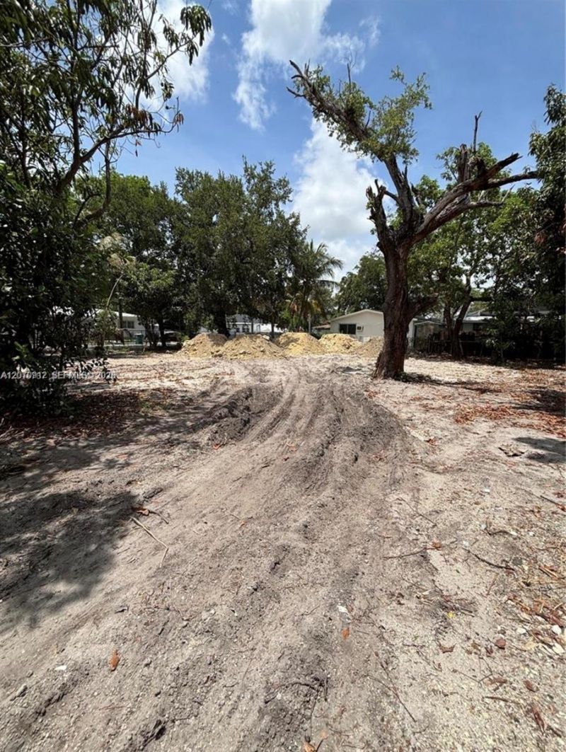 301 NE 58 St , Miami, FL 33137 Photo