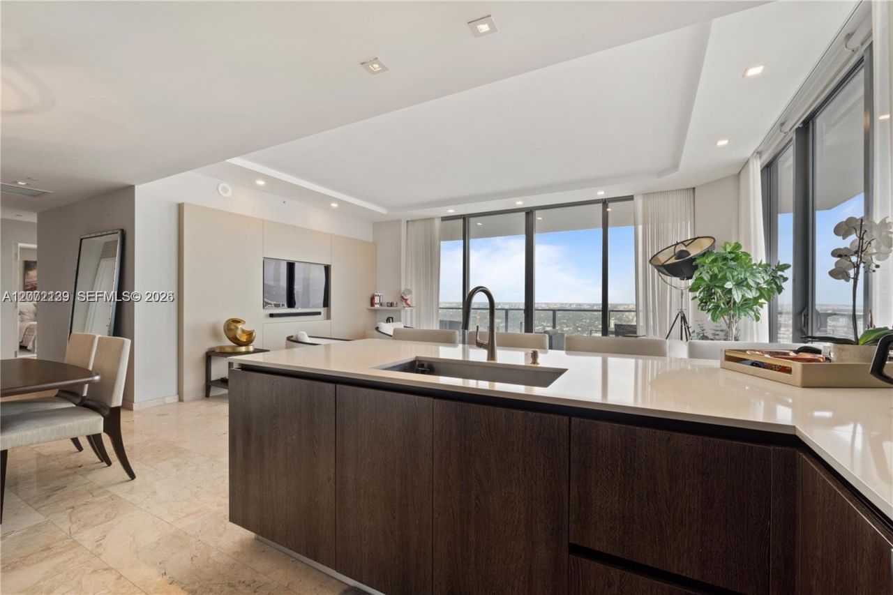 88 SW 7th St, Unit 3412, Miami, FL 33130 Photo