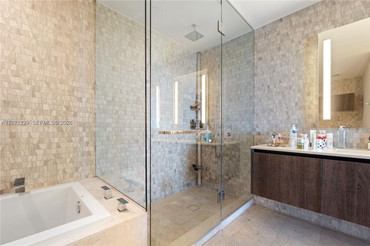88 SW 7th St, Unit 3412, Miami, FL 33130 Photo