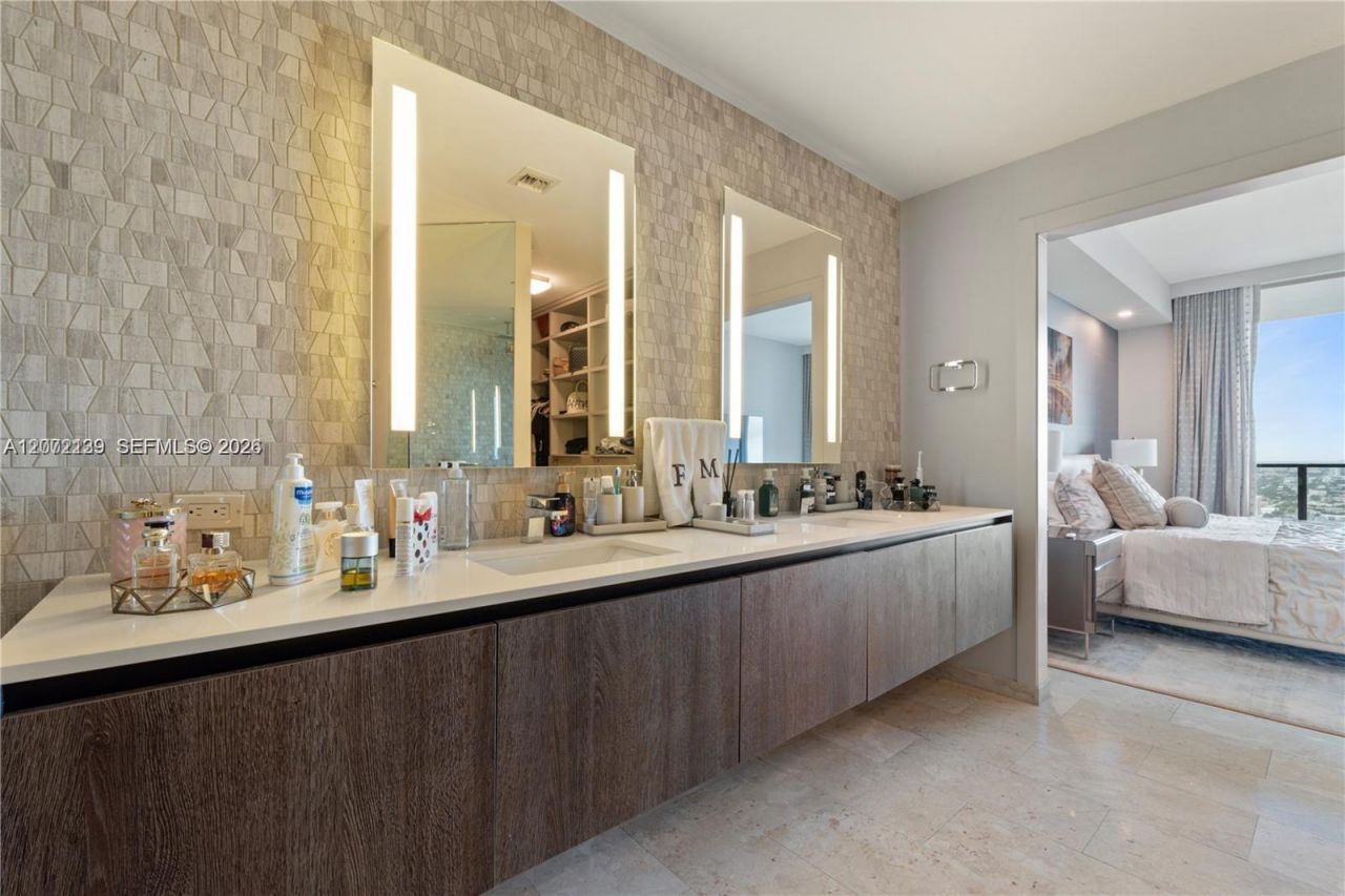 88 SW 7th St, Unit 3412, Miami, FL 33130 Photo