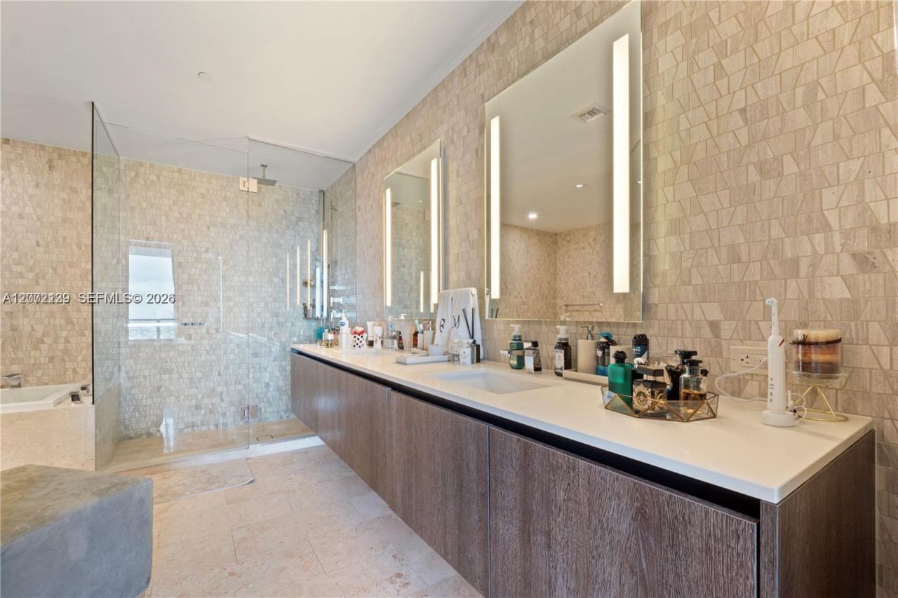 88 SW 7th St, Unit 3412, Miami, FL 33130 Photo