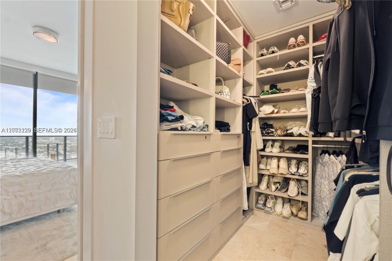 88 SW 7th St, Unit 3412, Miami, FL 33130 Photo