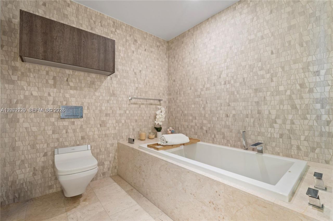 88 SW 7th St, Unit 3412, Miami, FL 33130 Photo