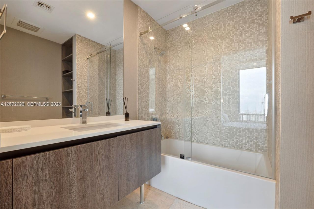 88 SW 7th St, Unit 3412, Miami, FL 33130 Photo
