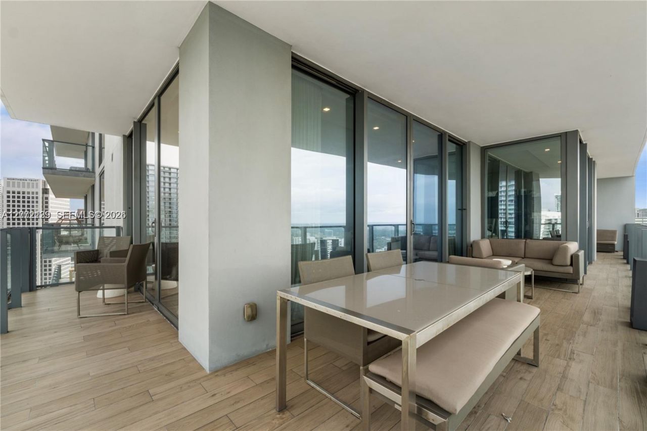 88 SW 7th St, Unit 3412, Miami, FL 33130 Photo