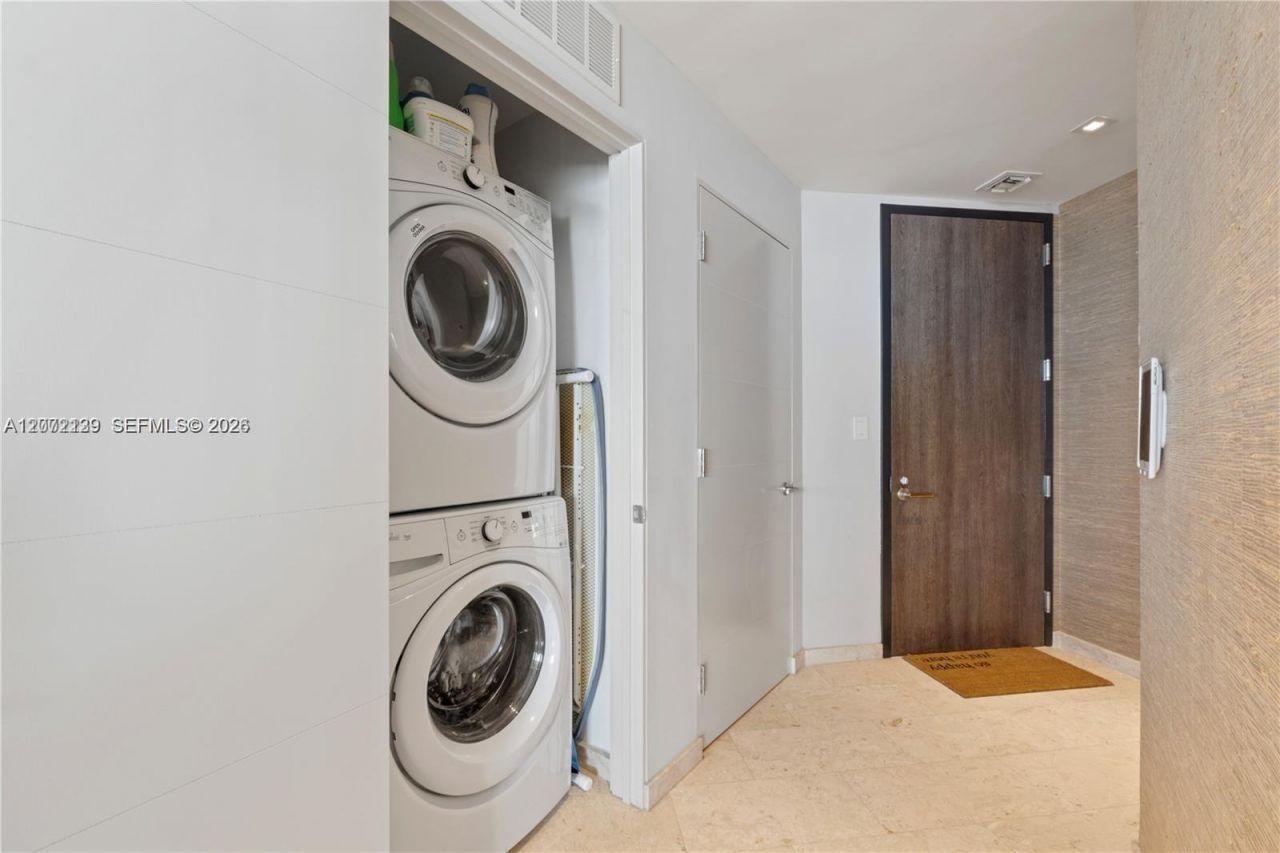88 SW 7th St, Unit 3412, Miami, FL 33130 Photo