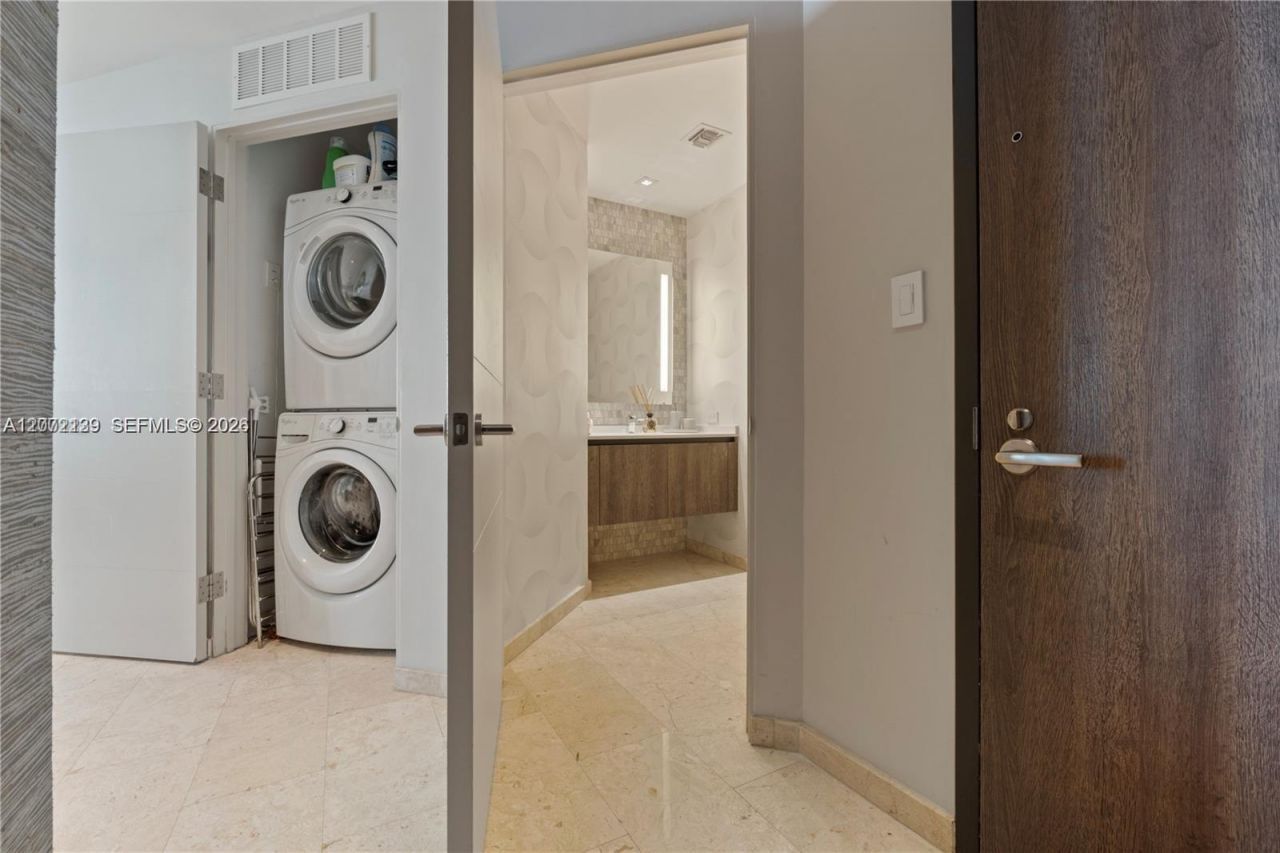 88 SW 7th St, Unit 3412, Miami, FL 33130 Photo