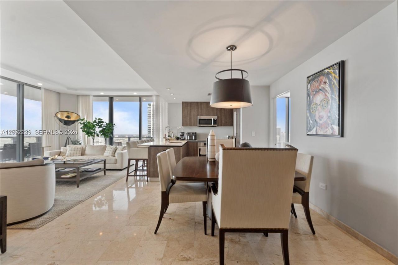 88 SW 7th St, Unit 3412, Miami, FL 33130 Photo