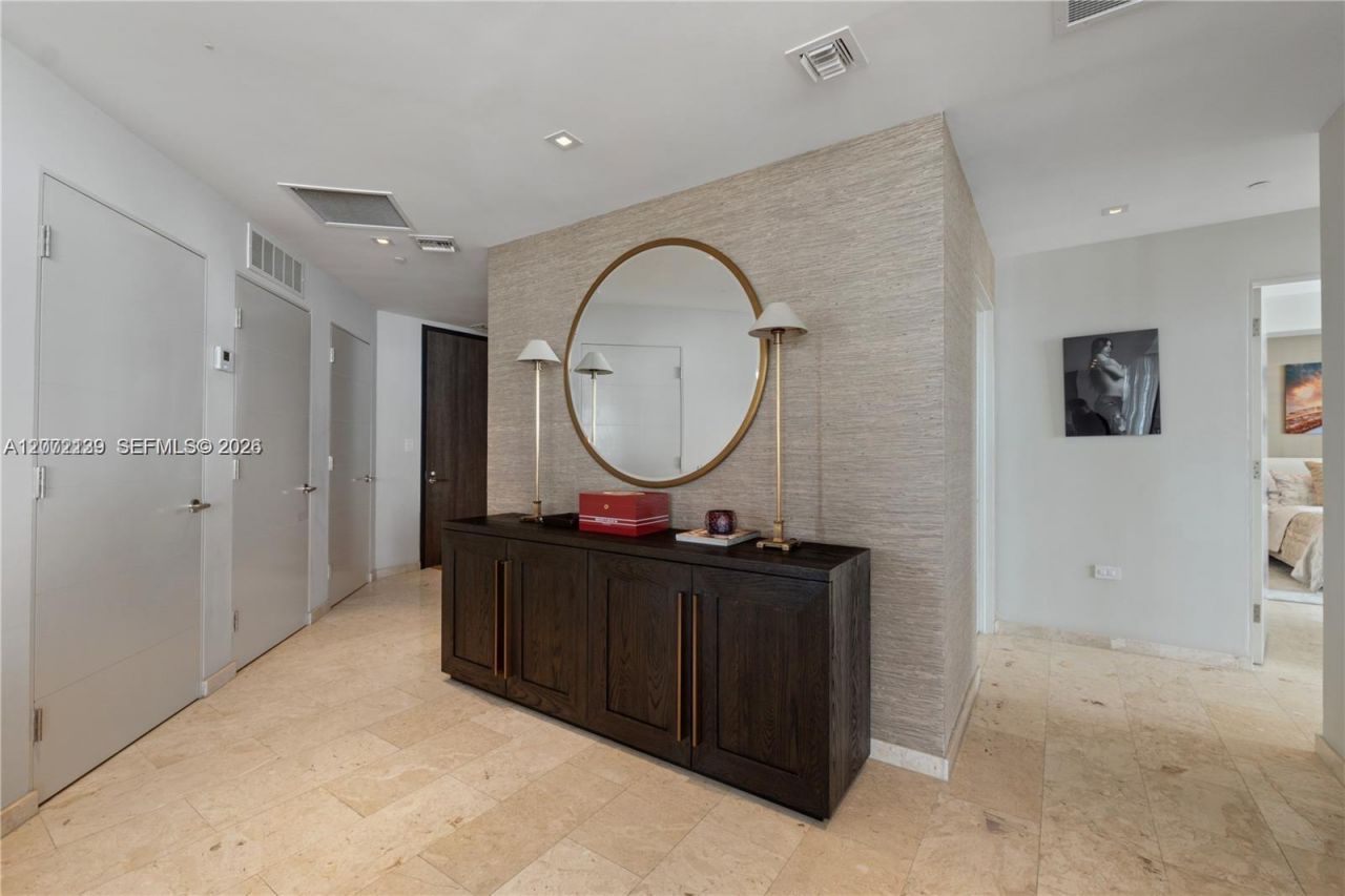 88 SW 7th St, Unit 3412, Miami, FL 33130 Photo