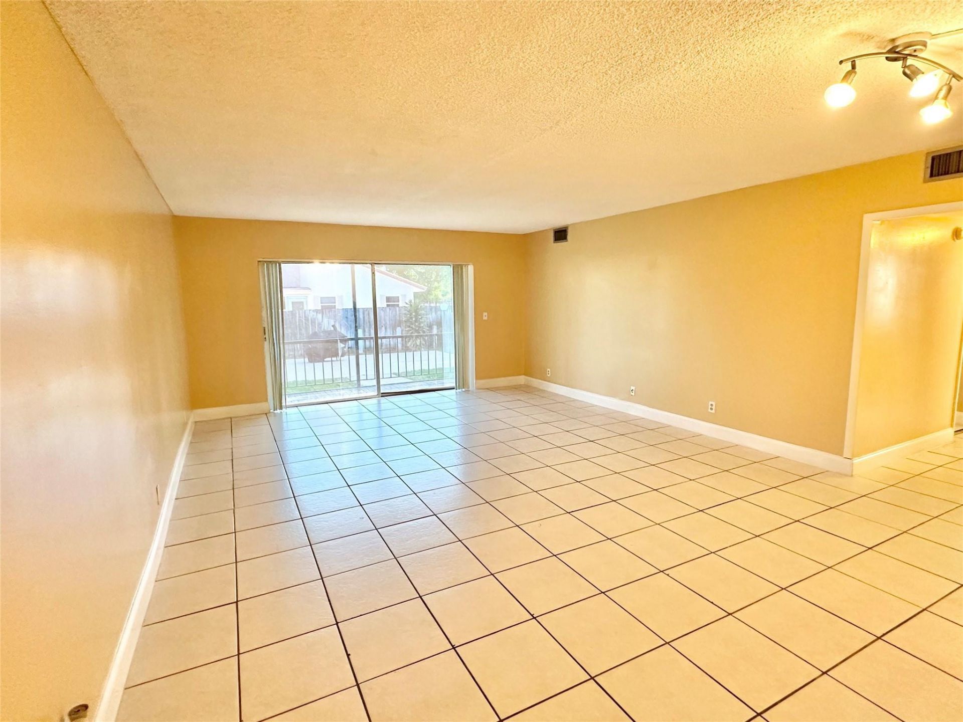 8900 W Sample Road, Unit 106, Coral Springs, FL 33065 Photo