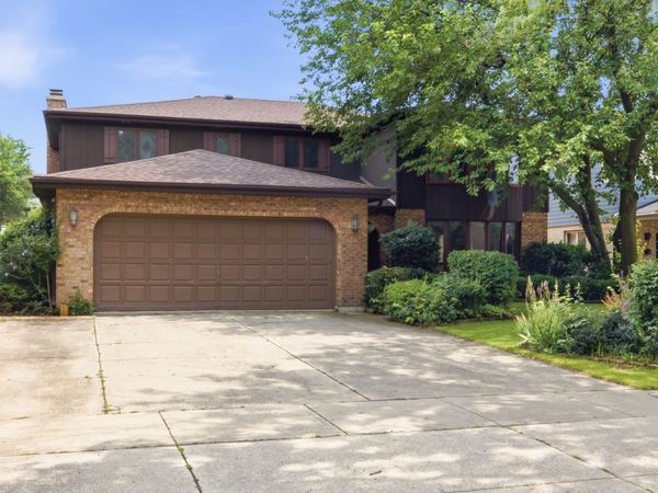 301 N Catino Court , Mount Prospect, IL 60056