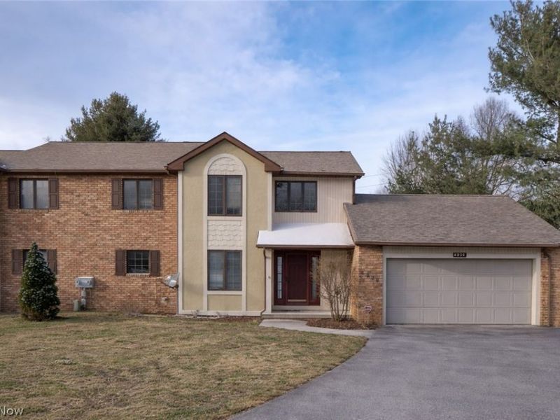 4839 Pond Drive NW, North Canton, OH 44720 Photo 1