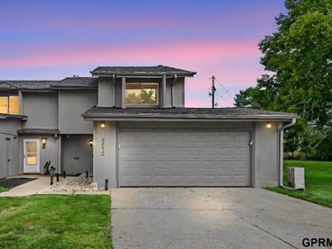 9023 David Circle, Omaha, NE 68138
