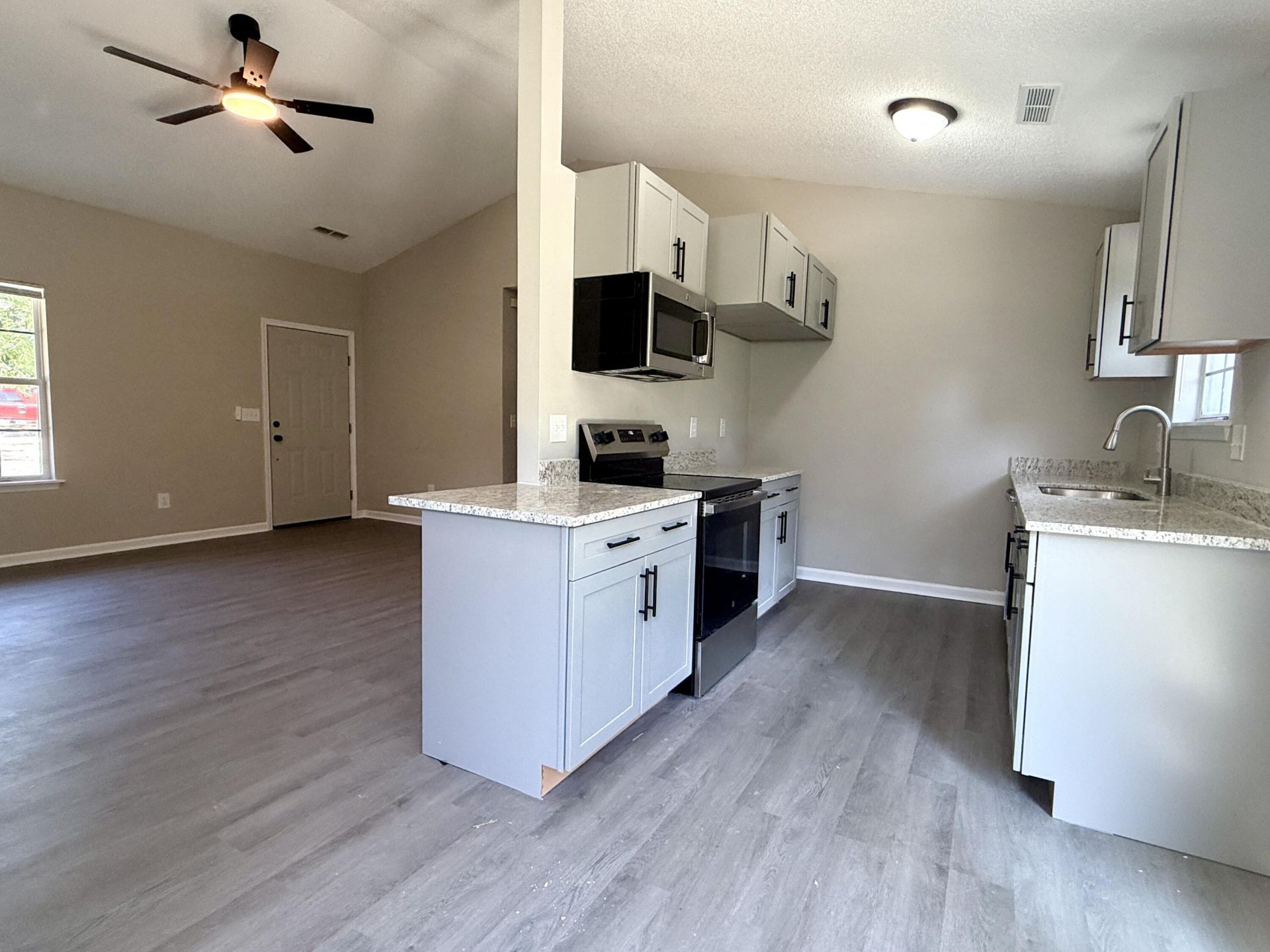 419 Citadel Street Photo 11