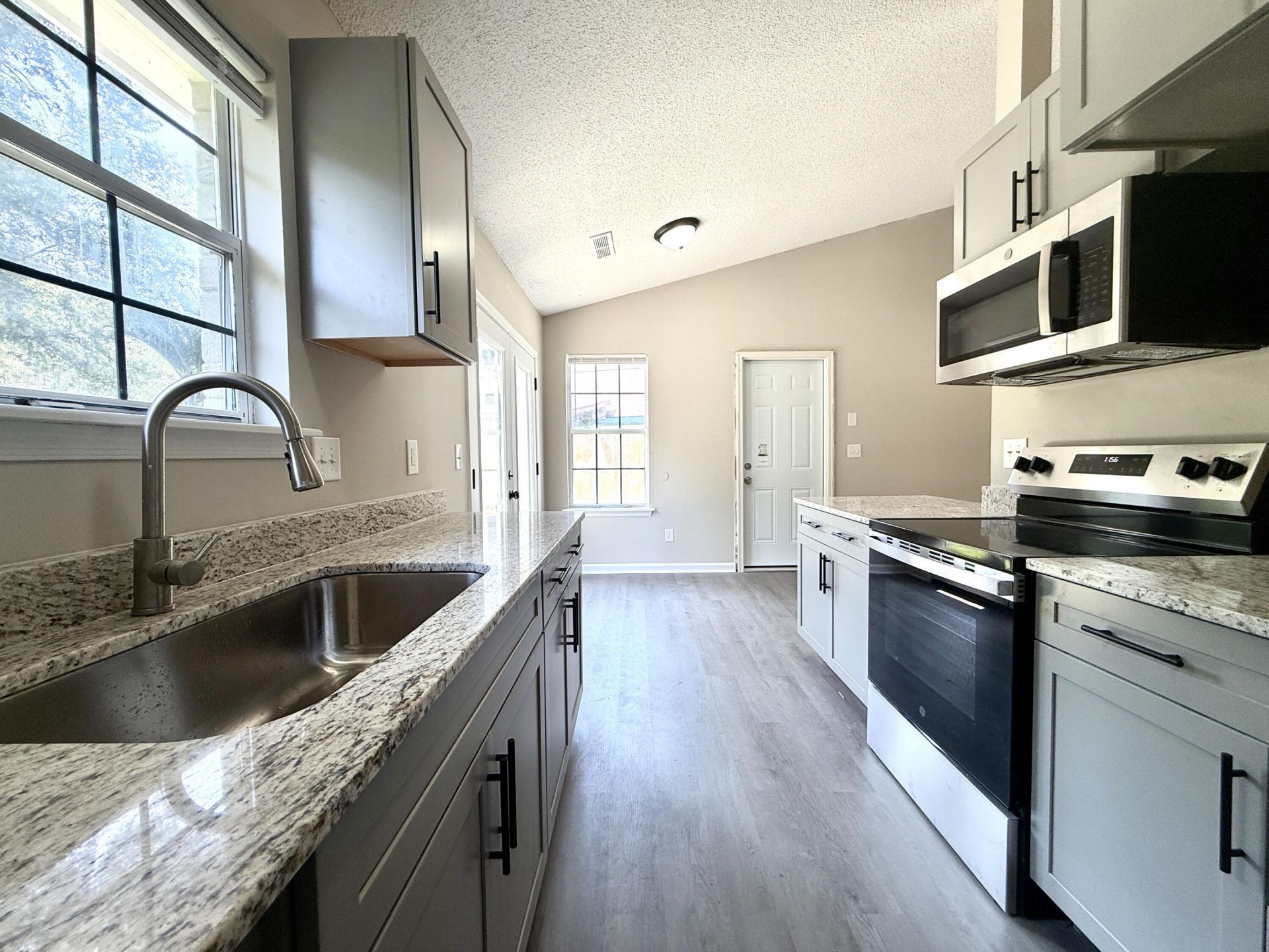 419 Citadel Street Photo 8