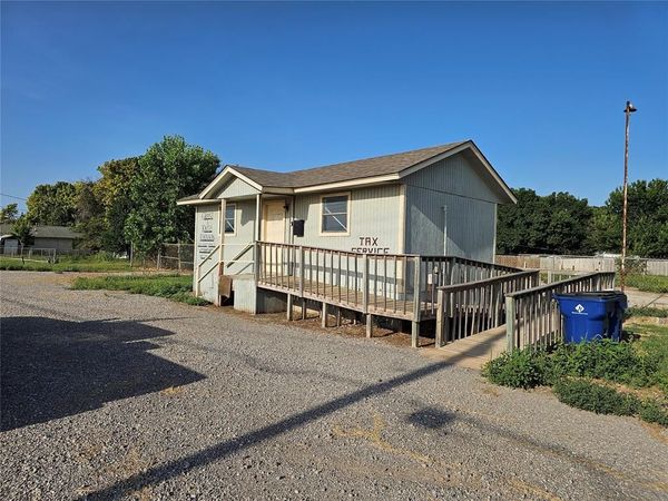 600 SE 4th Street, Lindsay, OK 73052