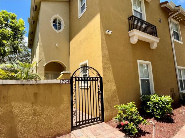 2851 W Prospect Rd, Unit 704, Tamarac, FL 33309